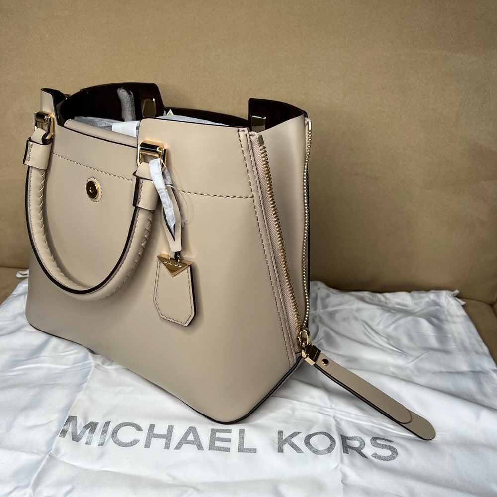 MICHAEL KORS BLAKELY MEDIUM TOTE IN OAT